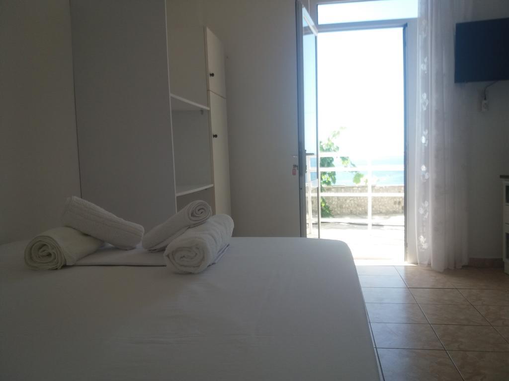 Qeparo Pano Rooms Luaran gambar