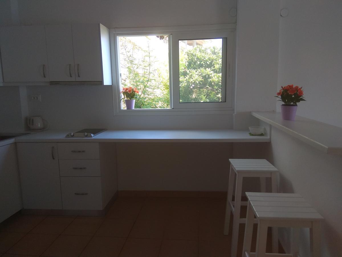 Qeparo Pano Rooms Luaran gambar